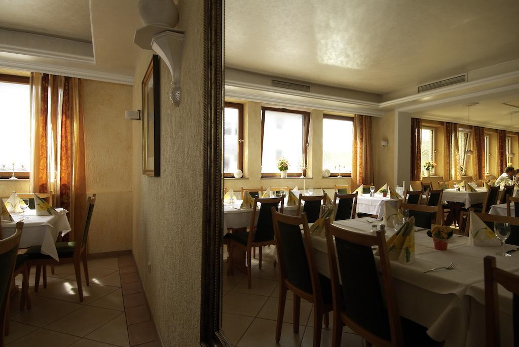 זירנדורף Hotel Regina מראה חיצוני תמונה